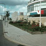 824134 Gezicht in de Bernadottelaan te Utrecht, met rechts het filiaal Kanaleneiland van de Utrechtse Openbare ...